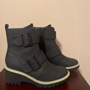 Corky Buckle Boot